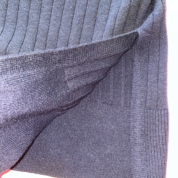 Treasure & Bond V-Neck Navy Ribbed viscose Cashmere Blend Top - Picture 11 of 11